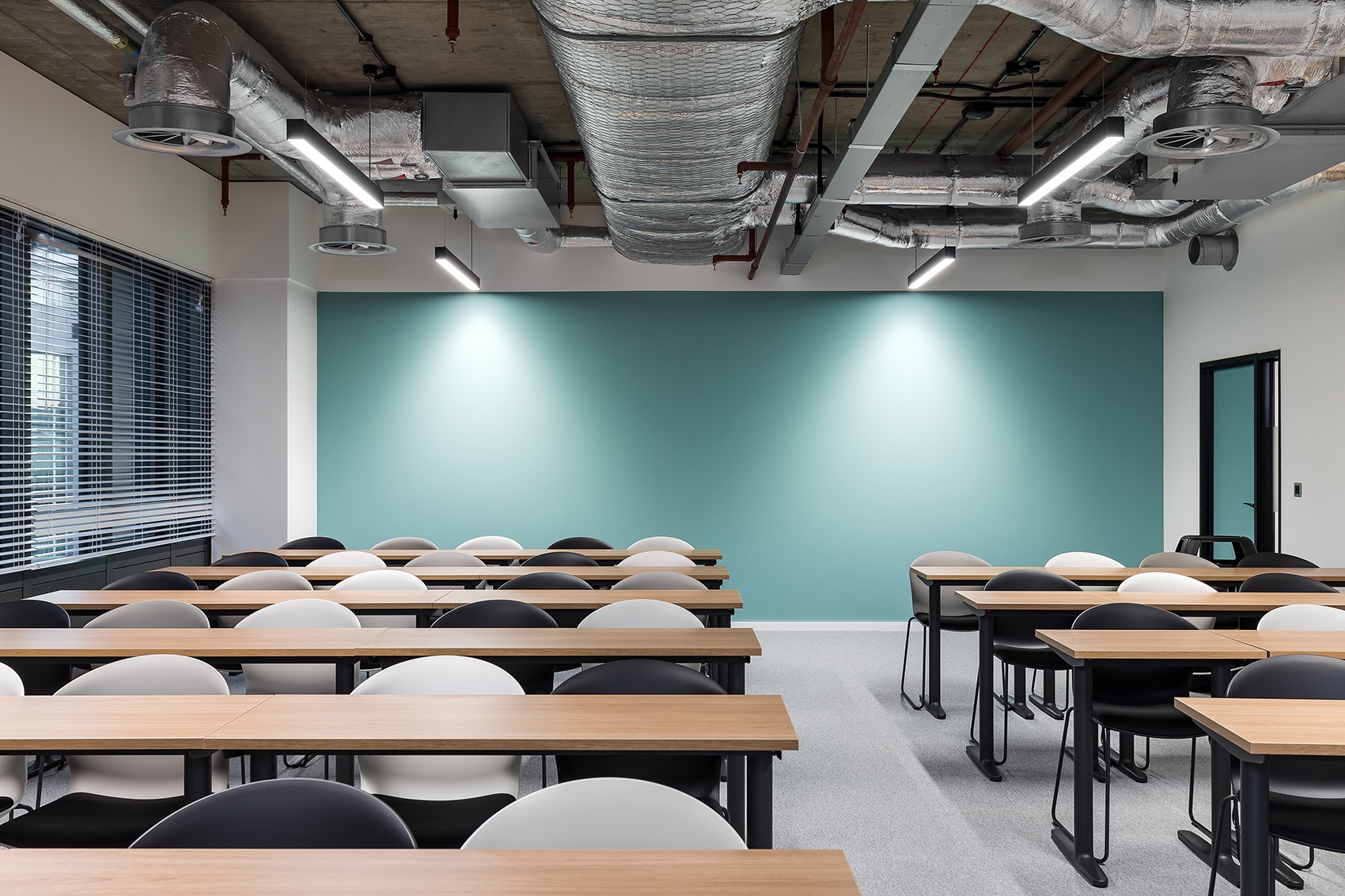 Classroom anglia-ruskin-university-office-london-14