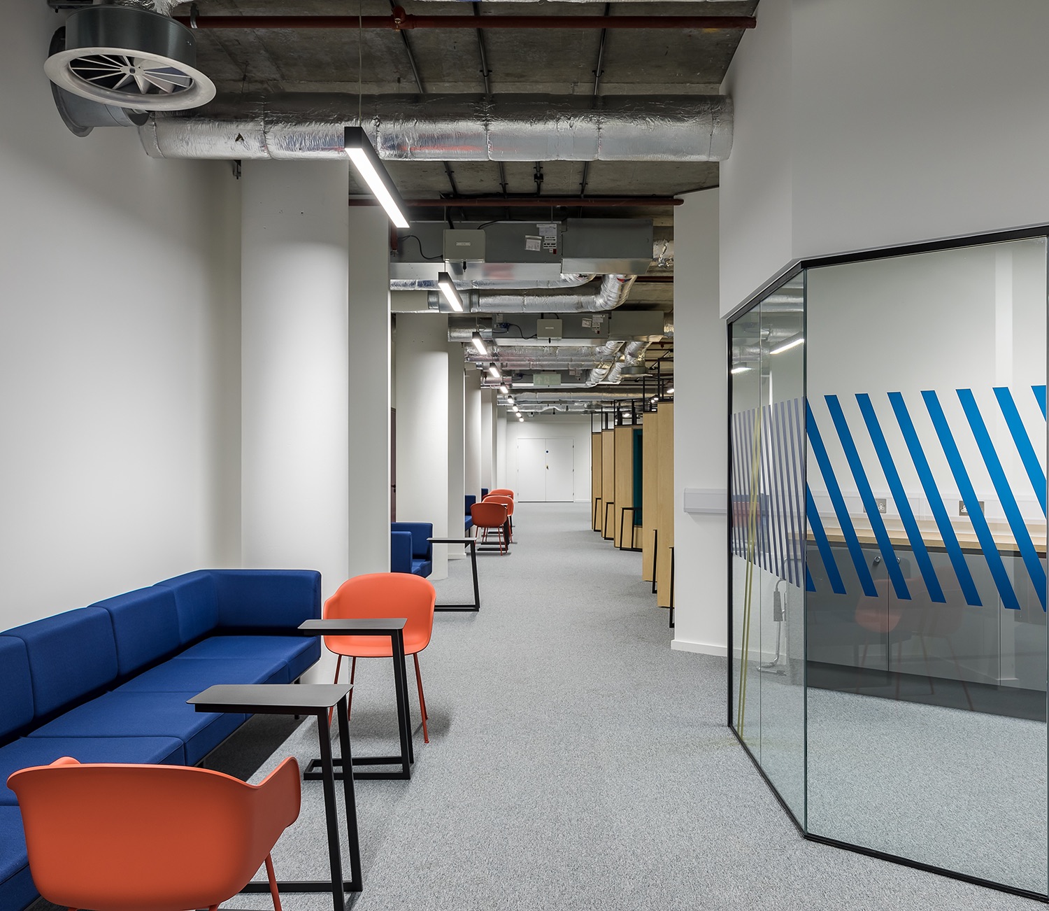 Corridor anglia-ruskin-university-office-london-16