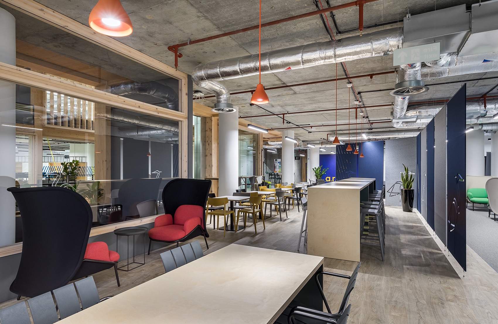 Collaborative space anglia-ruskin-university-office-london-9