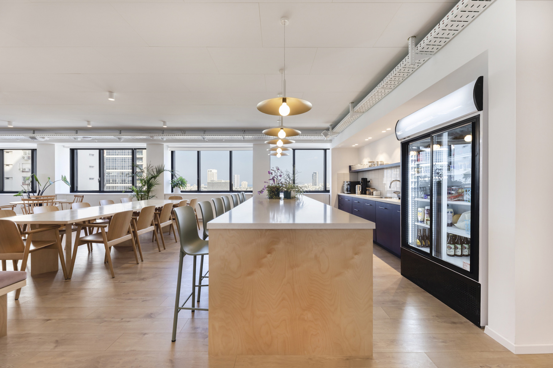 Kitchen / Seating area bionic-tel-aviv-office-10