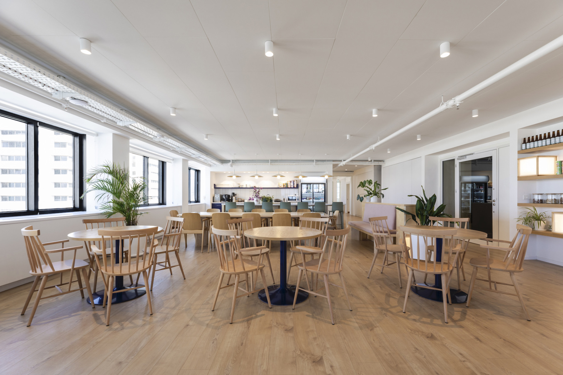 Kitchen / Seating area bionic-tel-aviv-office-12