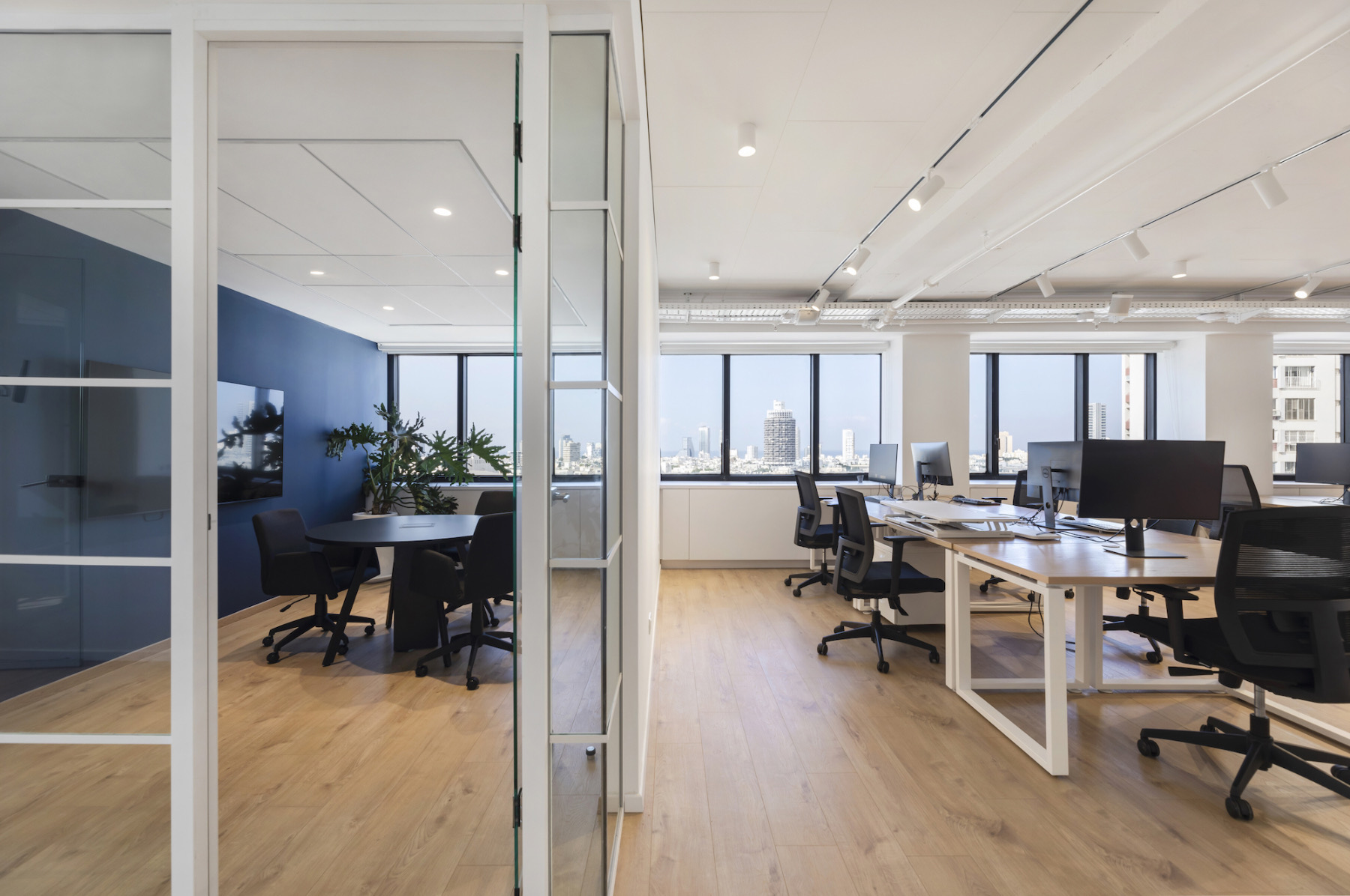 Meeting space / Workstations bionic-tel-aviv-office-16