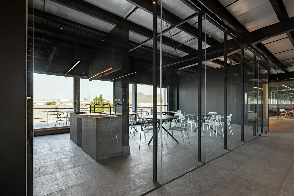 Corridor brinco-mexico-office-3
