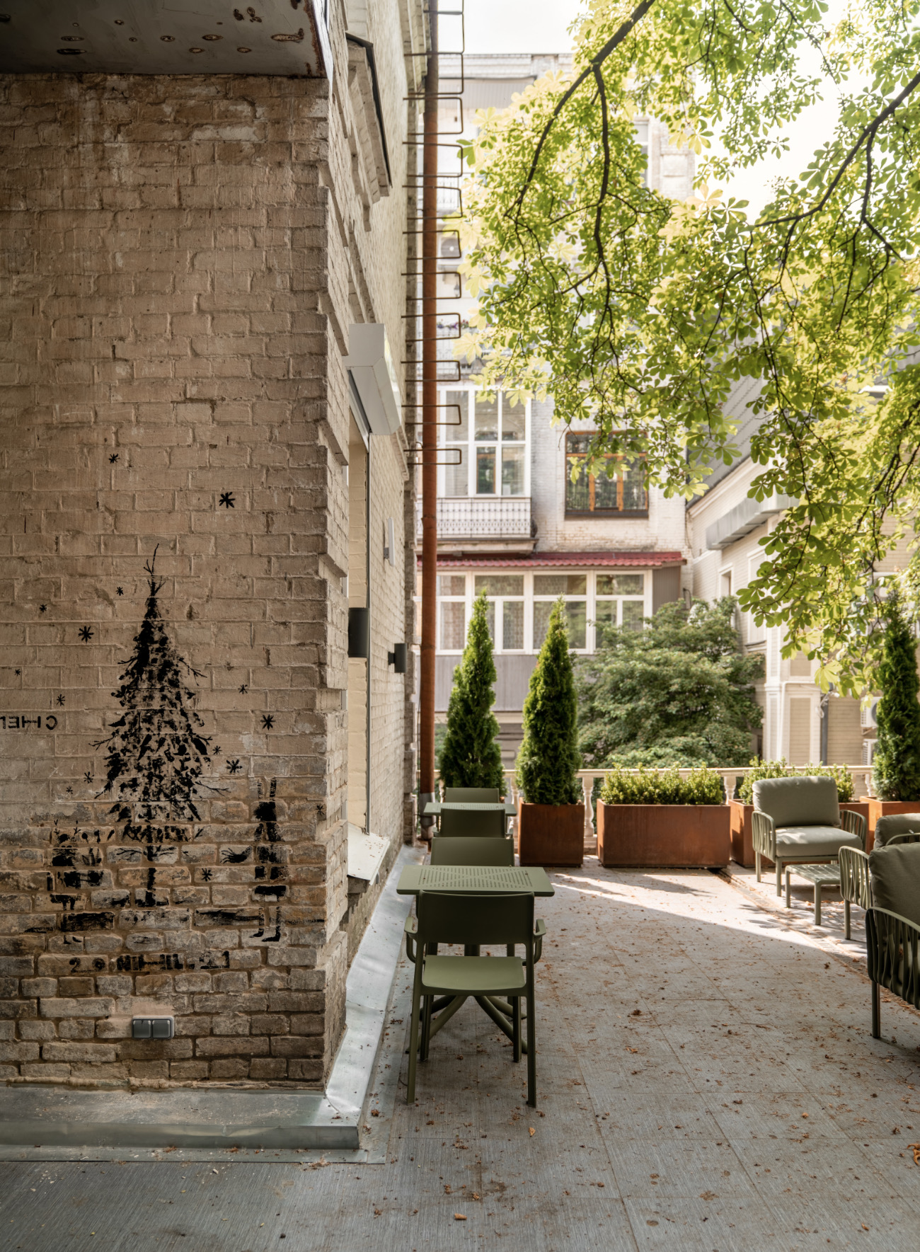Outdoor terrace foye-office-kyiv-6