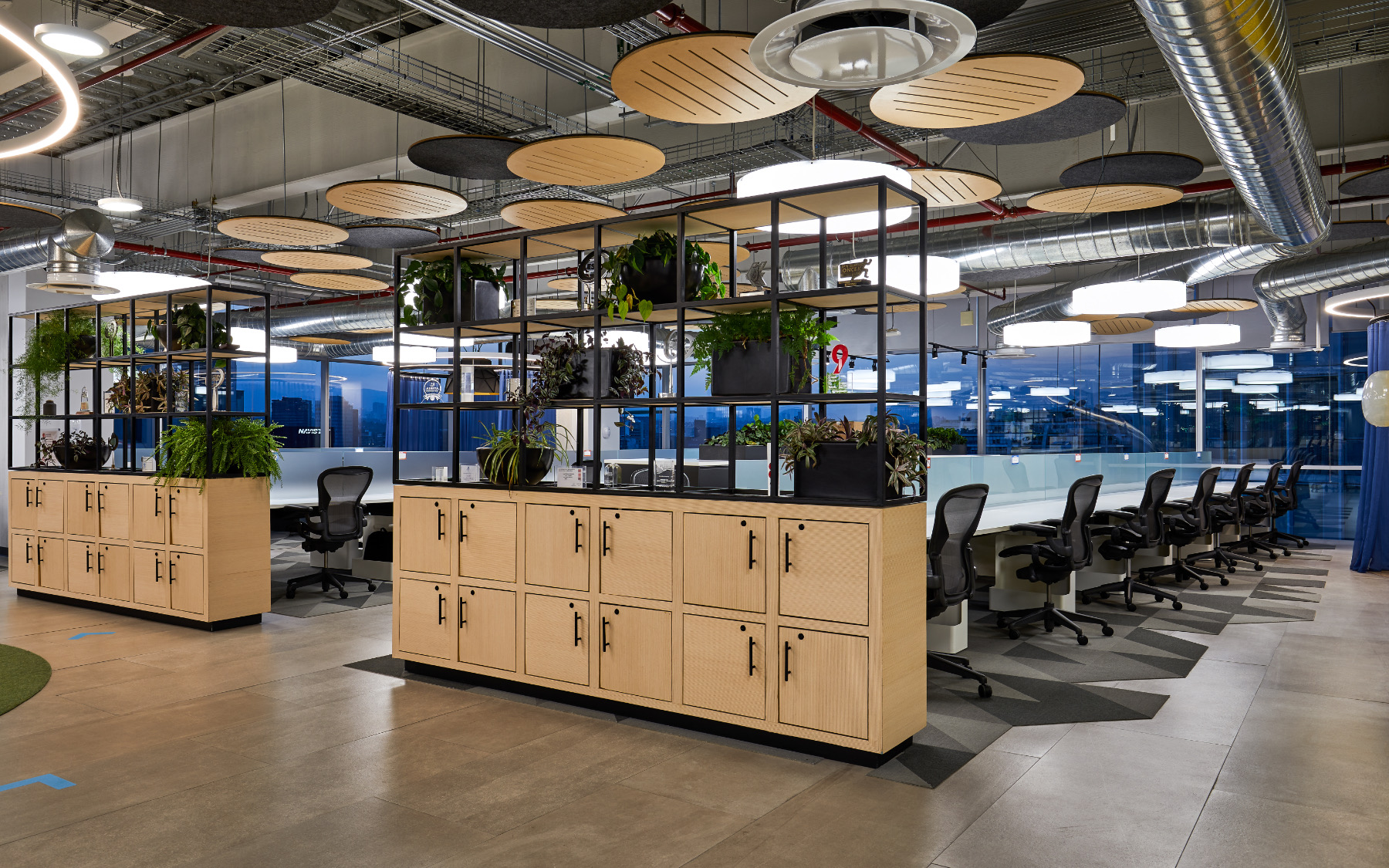 Open-plan workspace interproteccion-office-7