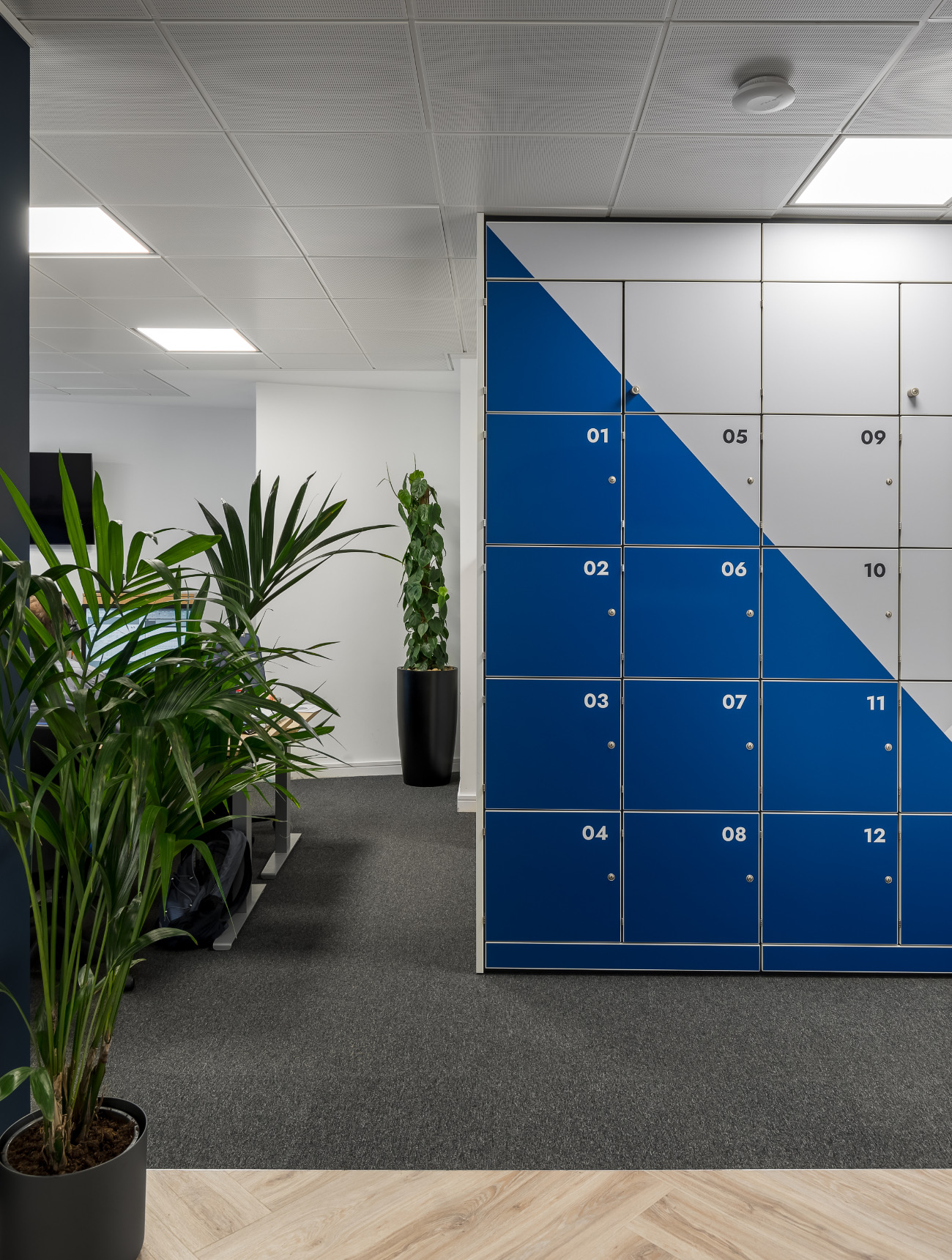 Lockers jaguar-office-london-11