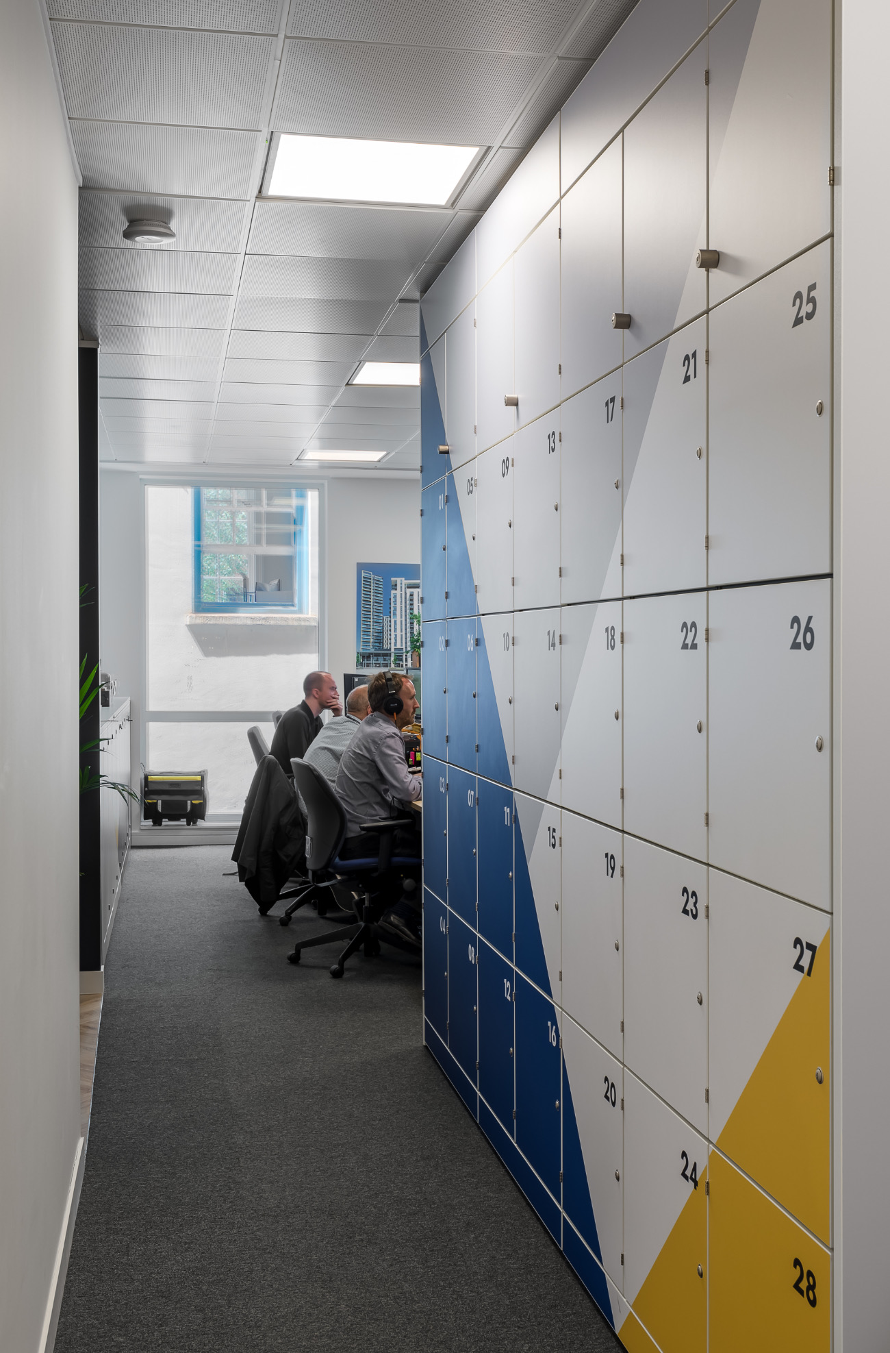 Lockers jaguar-office-london-12