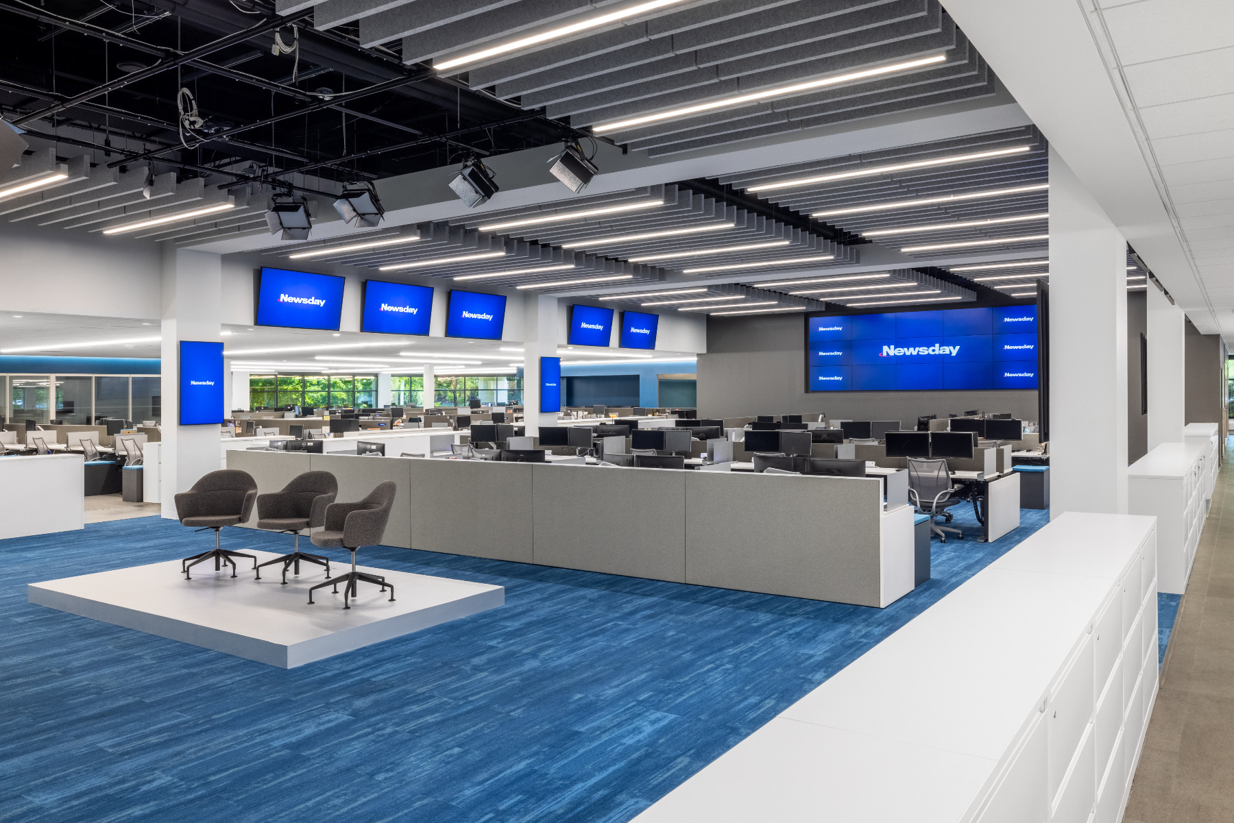 Open-plan workspace newsday-office-9