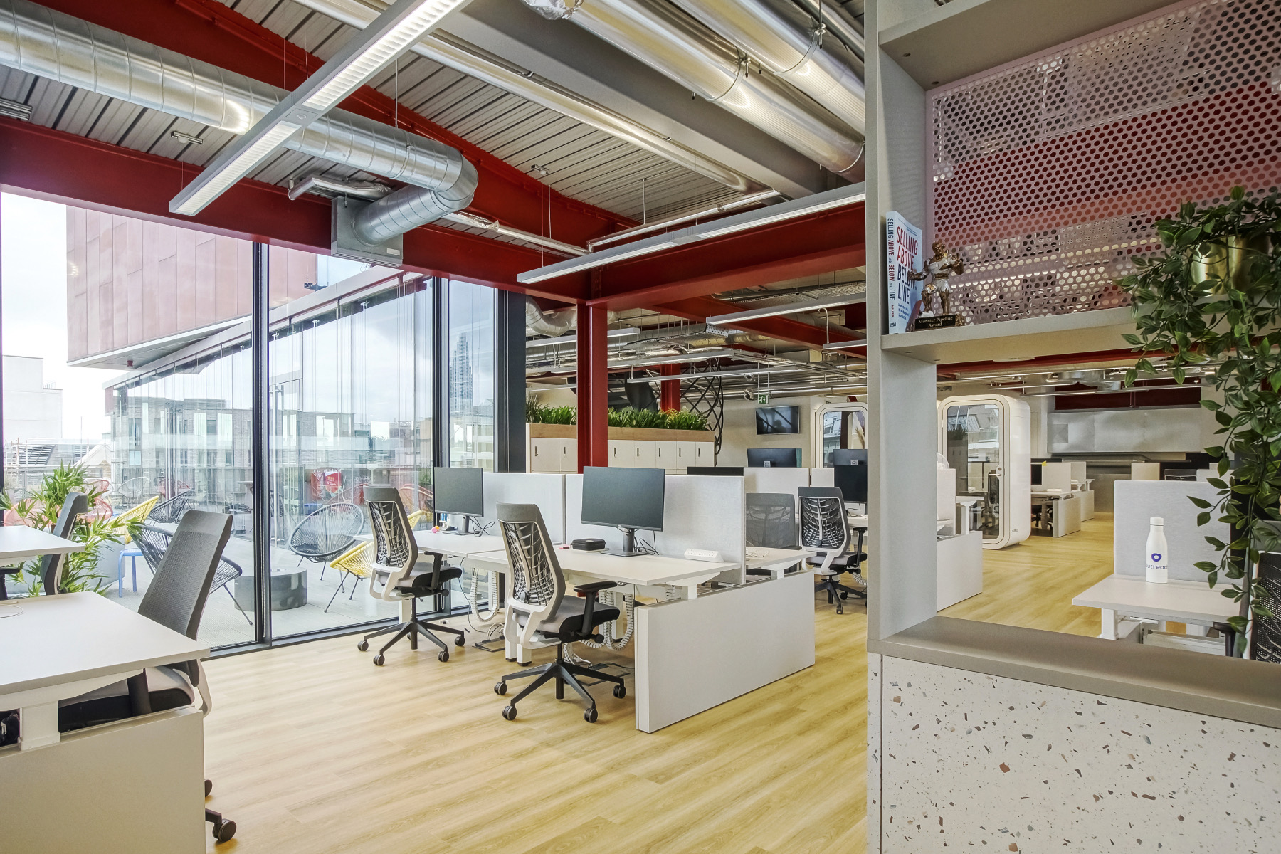 Workstation outreach-london-office-14