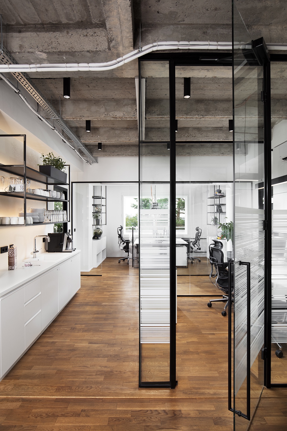 Workspaces redbull-prague-office-10