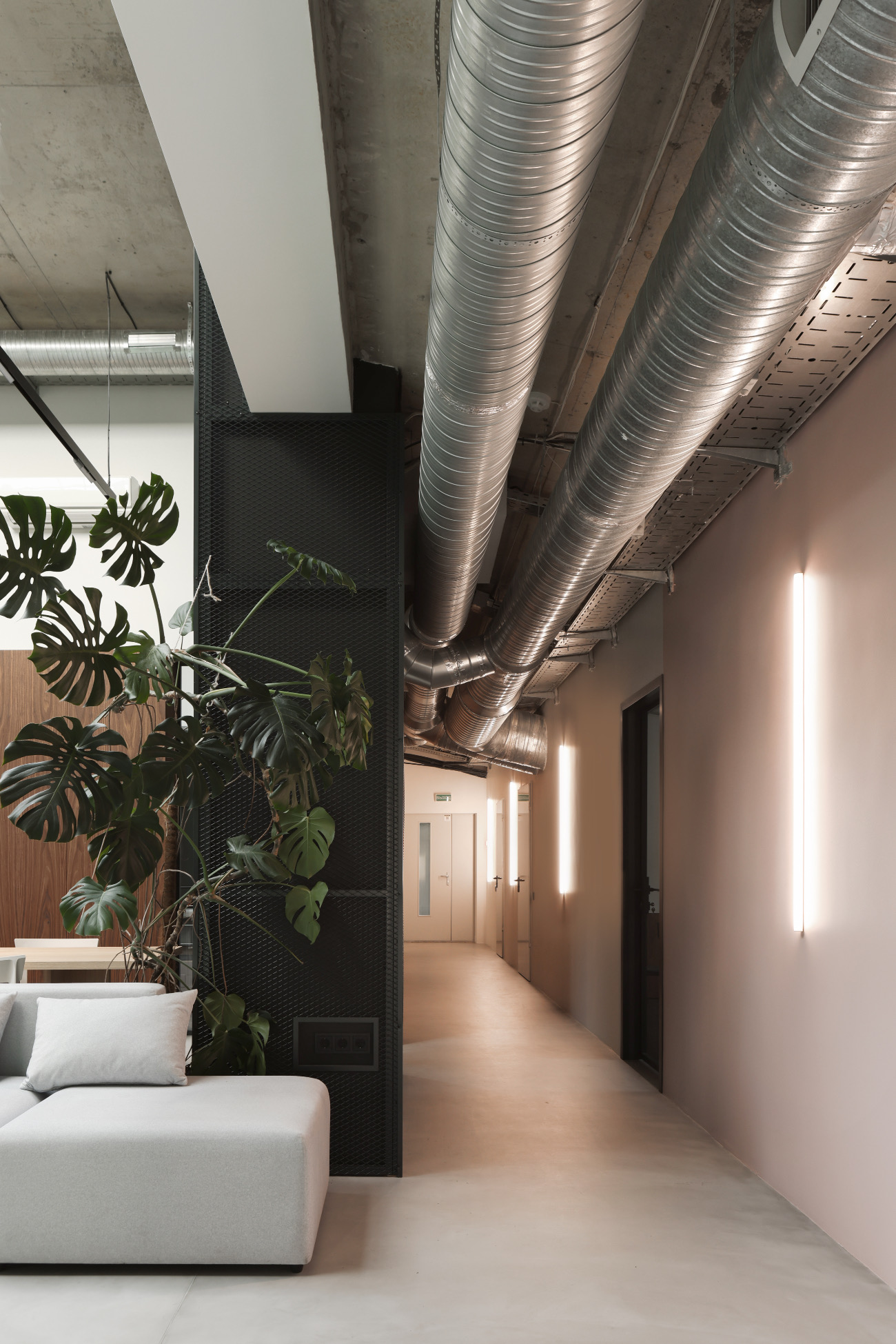Corridor say-games-minsk-office-13