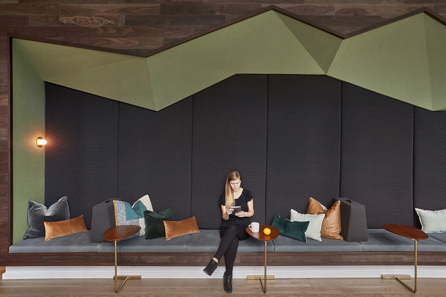Wall seating slack-kancelare-san-francisco-27