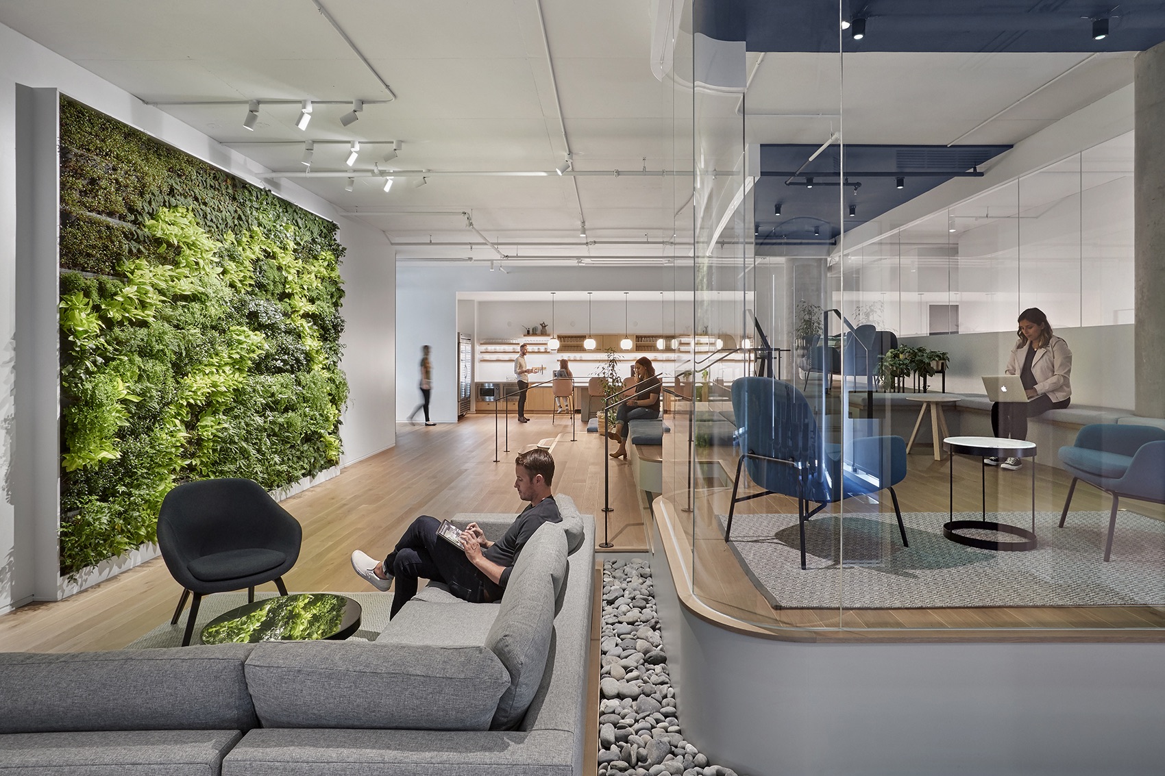 A green wall and multi-level meeting slack-office-san-francisco-1