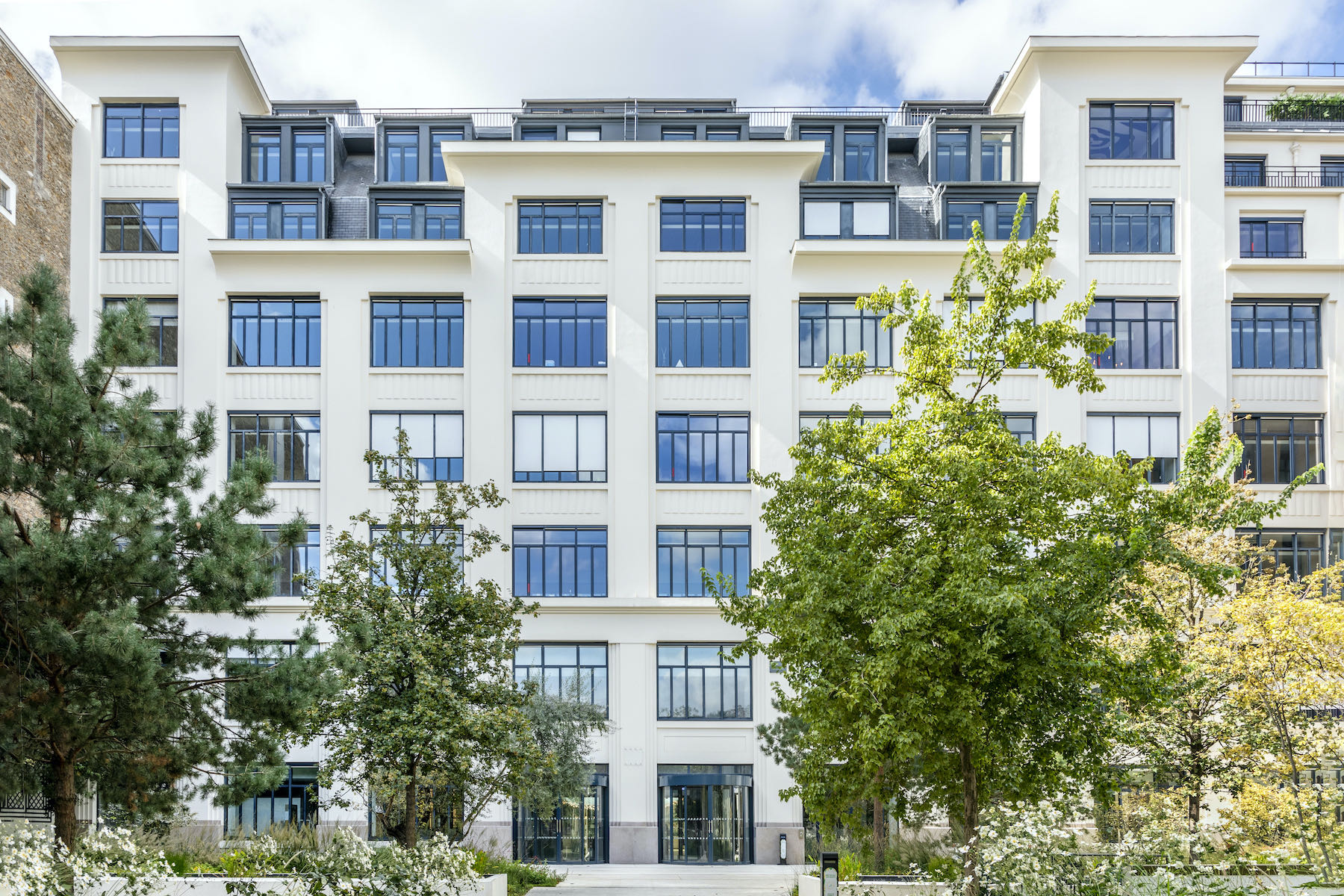 Exterior yemanja-office-paris-1